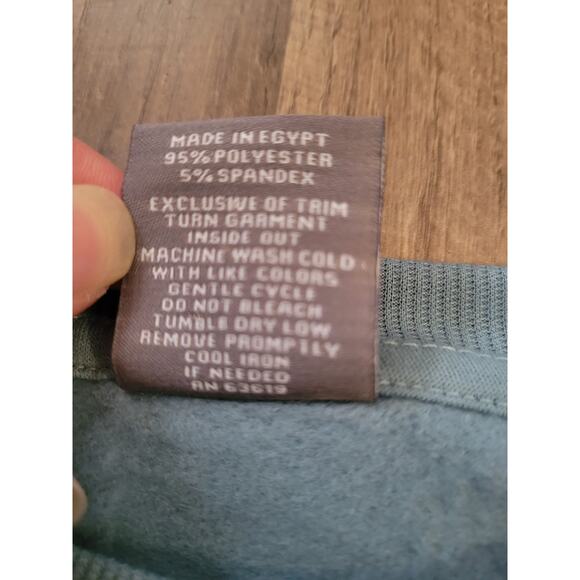 Daisy Fuentes Blue ruffled shoulder long sleeve crop sweater Size L - Picture 3 of 3